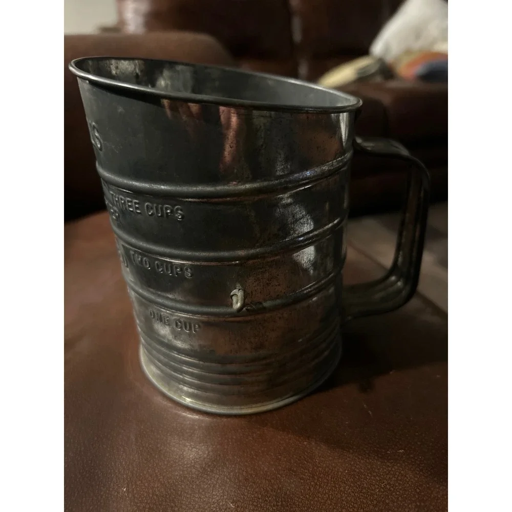 Vintage Bromwell's Measuring Flour Sifter Red Wood Knob 3 Cup Tin Hand Crank USA